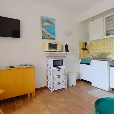 Appartement St-cyr - Studio Avec Balcon, Vue Mer Et Proche Plage *